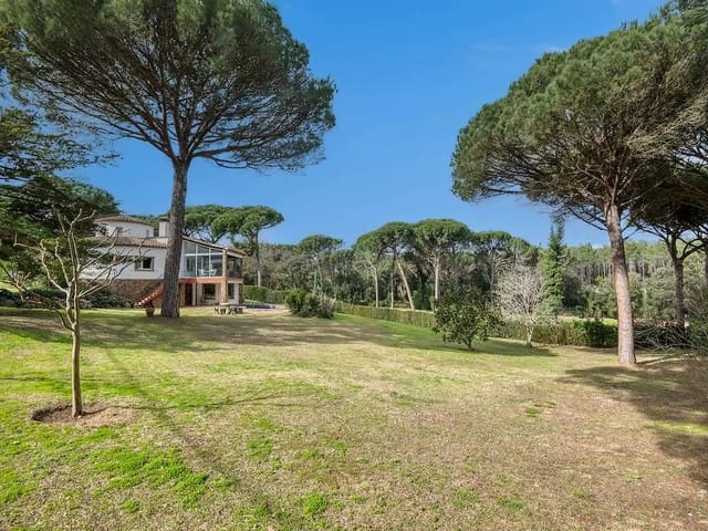 4 soveværelse Villa til salg i Santa Cristina d'Aro med swimmingpool garage - € 860.000 (Ref: 9999595)