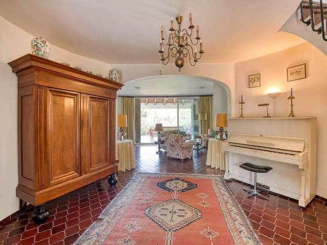 4 soveværelse Villa til salg i Santa Cristina d'Aro med swimmingpool garage - € 860.000 (Ref: 9999595)