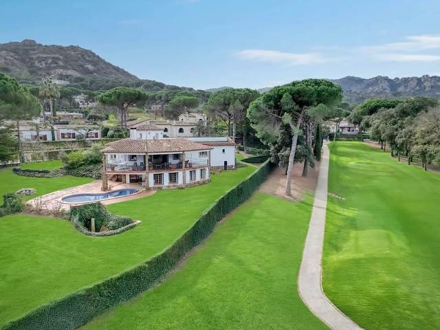4 soveværelse Villa til salg i Santa Cristina d'Aro med swimmingpool garage - € 860.000 (Ref: 9999595)