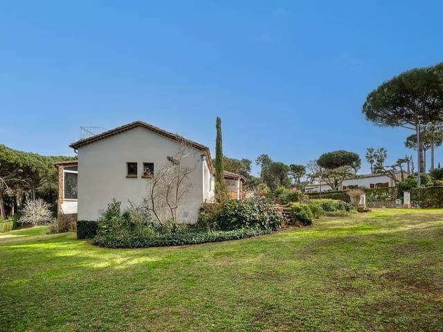 4 soveværelse Villa til salg i Santa Cristina d'Aro med swimmingpool garage - € 860.000 (Ref: 9999595)