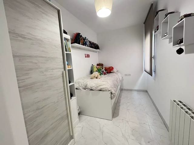 3 bedroom Flat for sale in Sant Feliu de Guíxols - € 225,000 (Ref: 9999597)