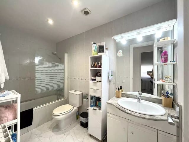 3 bedroom Flat for sale in Sant Feliu de Guíxols - € 225,000 (Ref: 9999597)