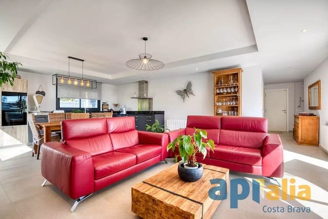 4 makuuhuone Huvila myytävänä paikassa Castell d'Aro, Castell-Platja d'Aro mukana uima-altaan 
autotalli - 778 000 € (Ref: 9999601)