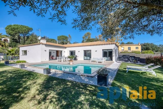 4 makuuhuone Huvila myytävänä paikassa Castell d'Aro, Castell-Platja d'Aro mukana uima-altaan 
autotalli - 778 000 € (Ref: 9999601)