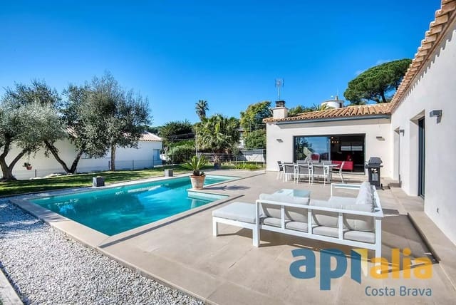 4 makuuhuone Huvila myytävänä paikassa Castell d'Aro, Castell-Platja d'Aro mukana uima-altaan 
autotalli - 778 000 € (Ref: 9999601)