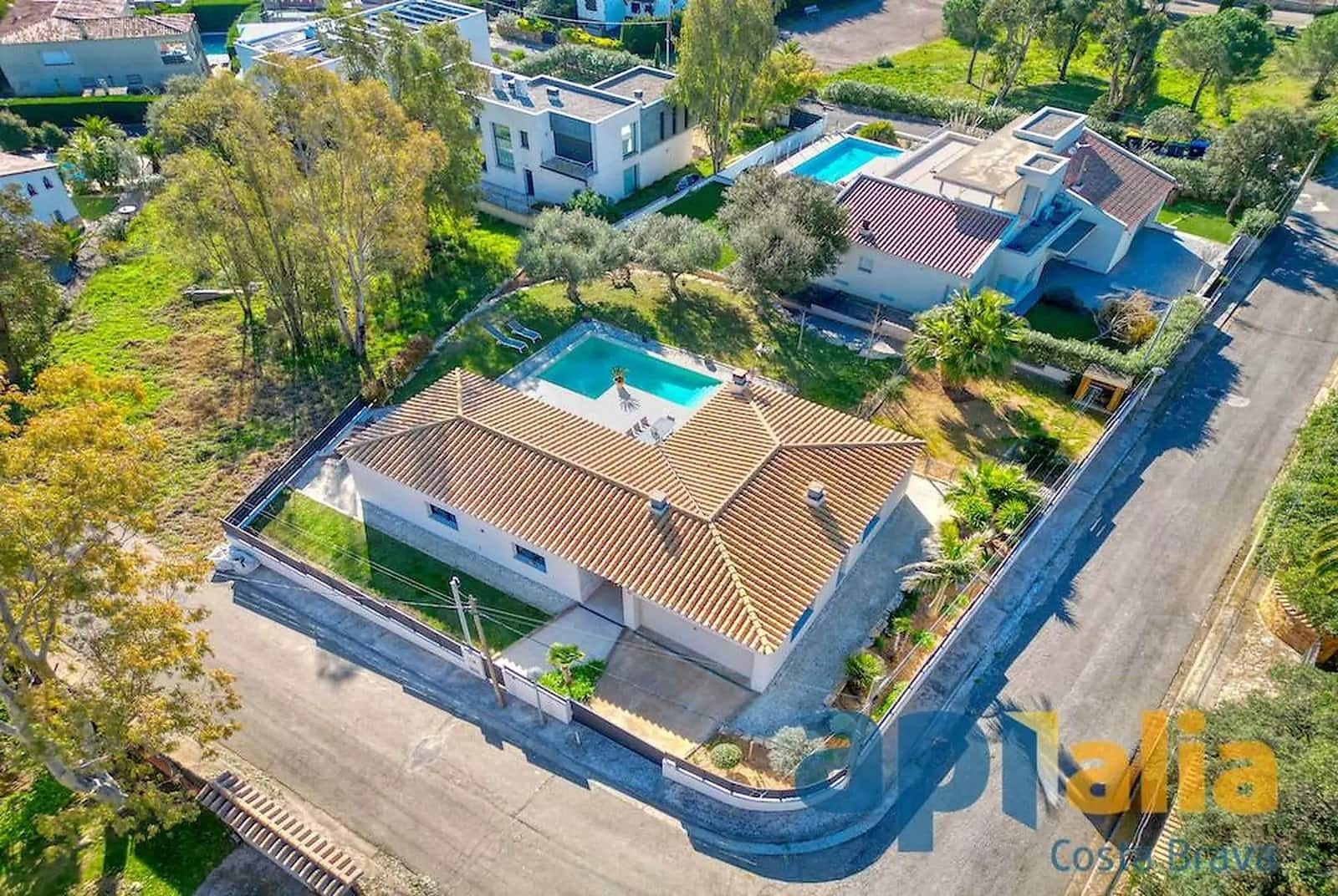 4 makuuhuone Huvila myytävänä paikassa Castell d'Aro mukana uima-altaan 
autotalli - 778 000 € (Ref: 9999601)