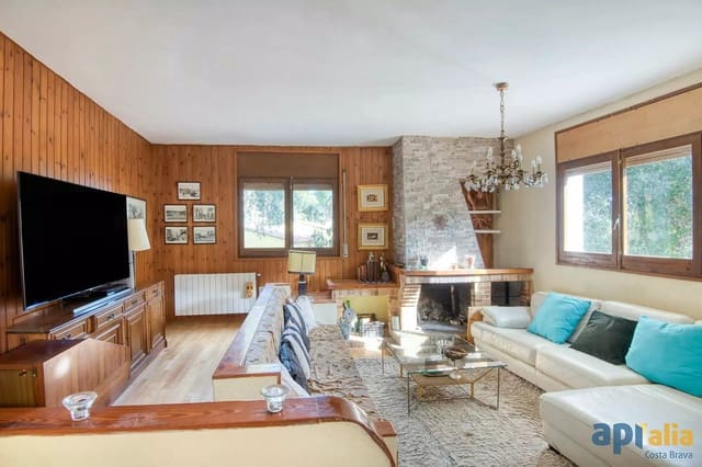 6 soverom Villa til salgs i Sant Feliu de Guíxols med svømmebasseng garasje - € 550 000 (Ref: 9999602)