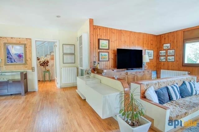 6 soverom Villa til salgs i Sant Feliu de Guíxols med svømmebasseng garasje - € 550 000 (Ref: 9999602)