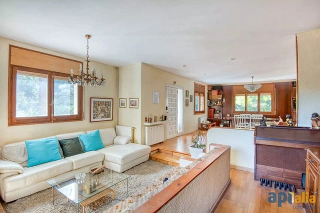 6 soverom Villa til salgs i Sant Feliu de Guíxols med svømmebasseng garasje - € 550 000 (Ref: 9999602)