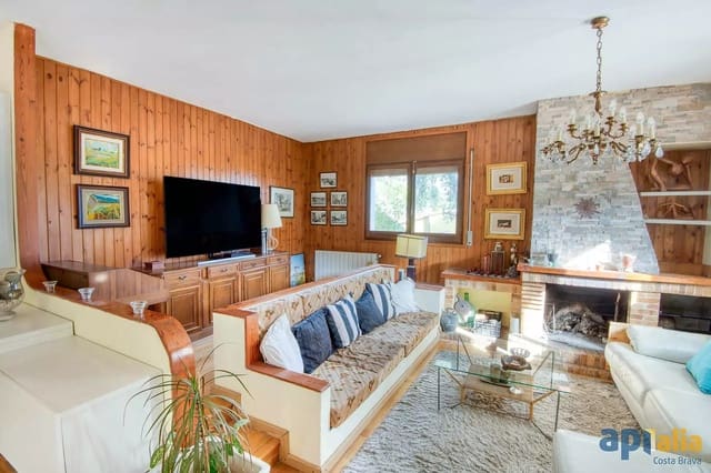 6 soverom Villa til salgs i Sant Feliu de Guíxols med svømmebasseng garasje - € 550 000 (Ref: 9999602)