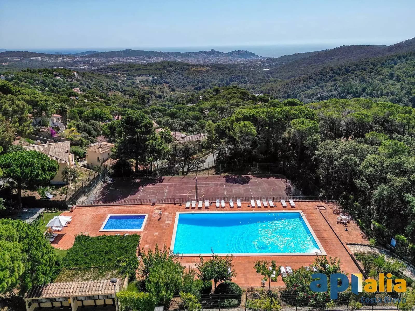 6 soverom Villa til salgs i Sant Feliu de Guixols med svømmebasseng garasje - € 550 000 (Ref: 9999602)