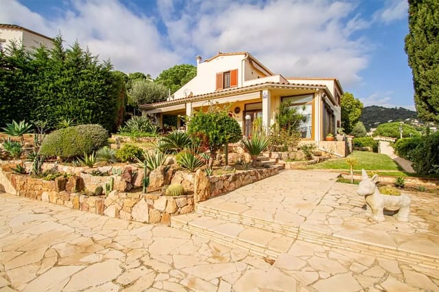 5 bedroom Villa for sale in Calonge i Sant Antoni with pool garage - € 780,000 (Ref: 9999603)