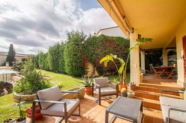 5 bedroom Villa for sale in Calonge i Sant Antoni with pool garage - € 780,000 (Ref: 9999603)