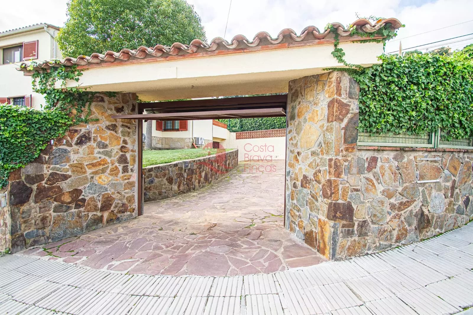 5 bedroom Villa for sale in Calonge i Sant Antoni with pool garage - € 780,000 (Ref: 9999603)