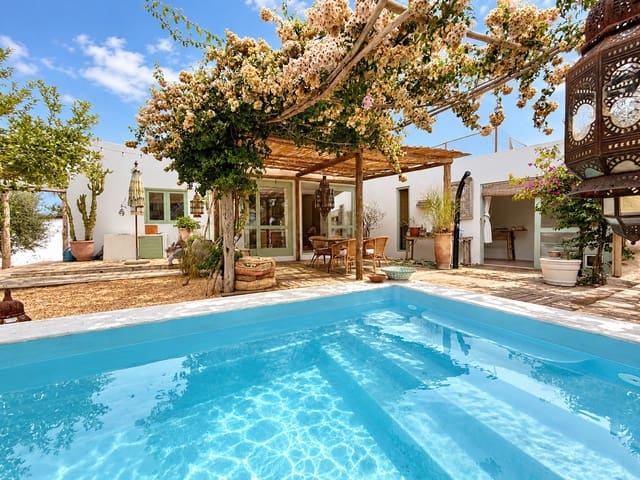 2 bedroom Finca/Country House for sale in Sant Rafael de Sa Creu, Sant Antoni de Portmany with pool - € 1,258,000 (Ref: 10130147)