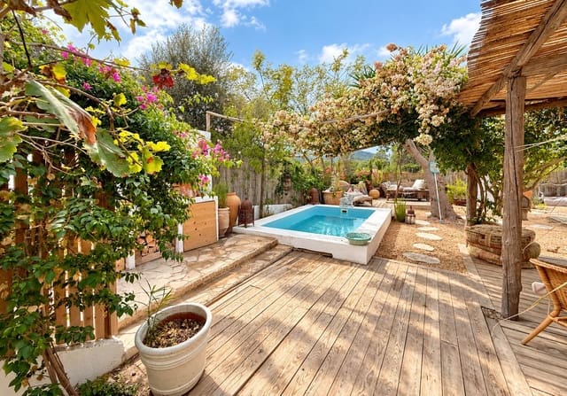 2 bedroom Finca/Country House for sale in Sant Rafael de Sa Creu, Sant Antoni de Portmany with pool - € 1,258,000 (Ref: 10130147)