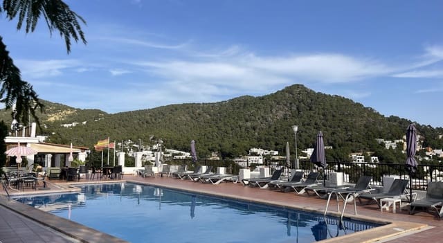 1 soveværelse Lejlighed til salg i Cala Llonga, Santa Eulalia / Santa Eularia med swimmingpool garage - € 375.000 (Ref: 9752482)