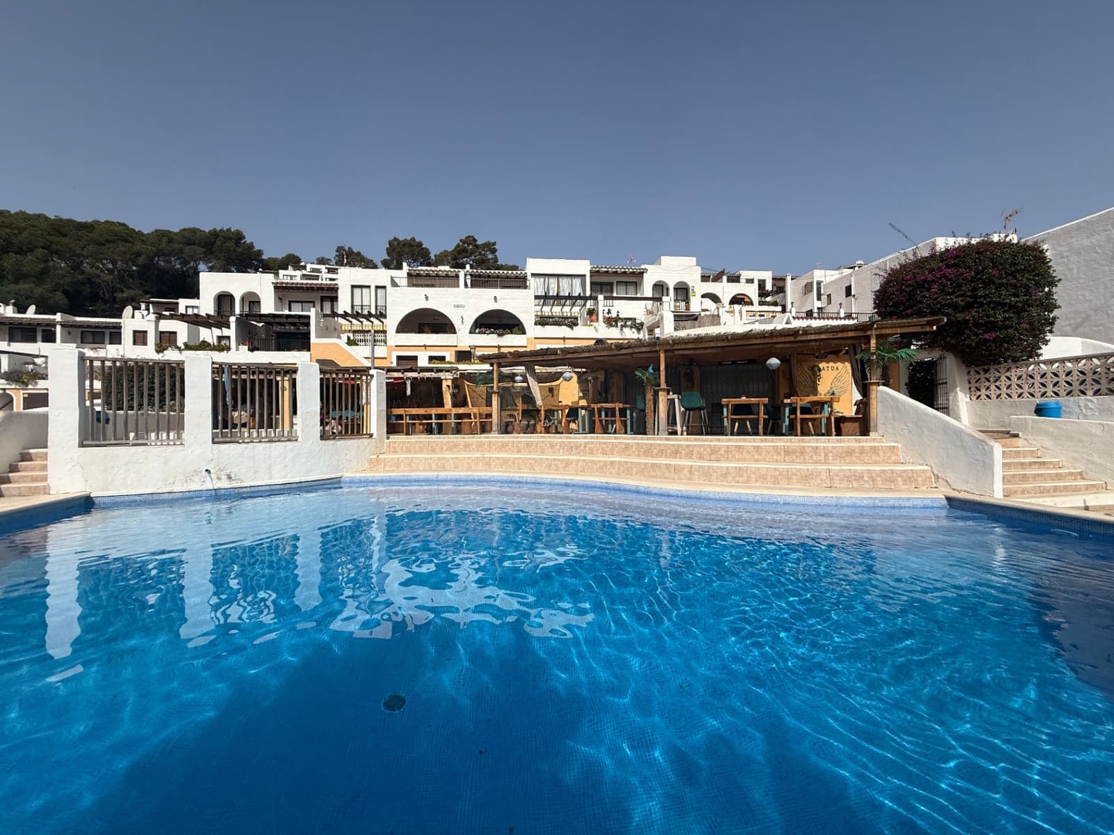 1 soveværelse Lejlighed til salg i Cala Llonga med swimmingpool garage - € 375.000 (Ref: 9752482)