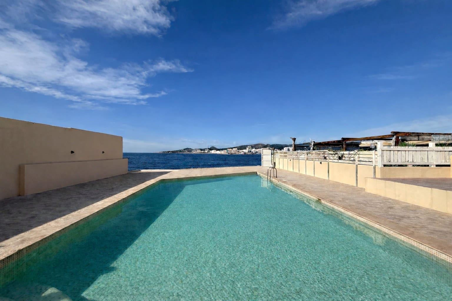 1 makuuhuone Huoneisto myytävänä paikassa San Jose / Sant Josep de Sa Talaia mukana uima-altaan - 280 000 € (Ref: 9752483)