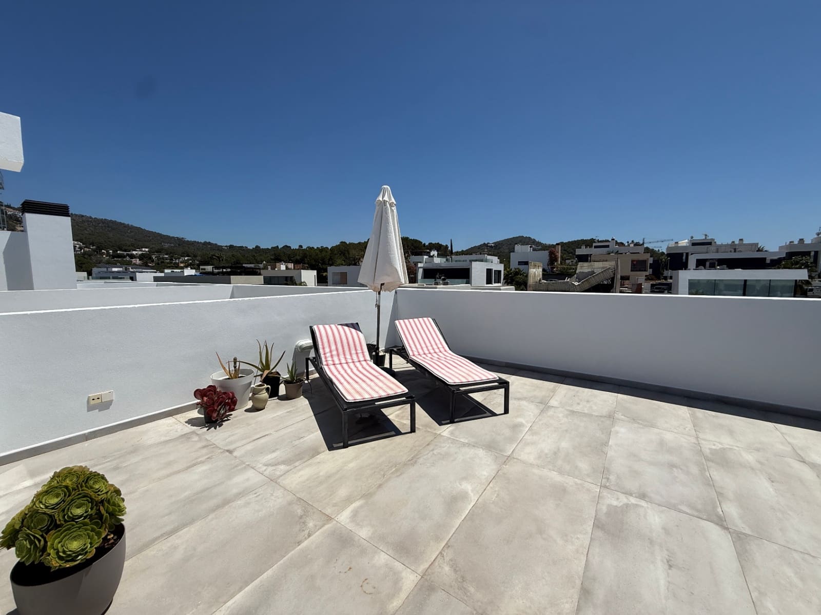 3 bedroom Townhouse for sale in Nuestra Senora de Jesus with pool garage - € 1,499,000 (Ref: 9850094)