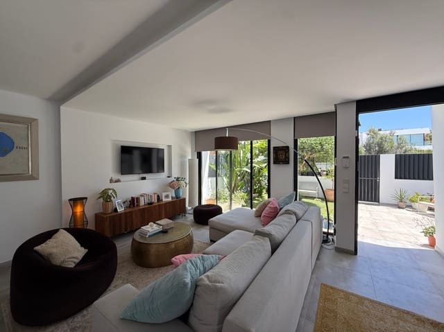 3 soveværelse Byhus til salg i Nuestra Señora de Jesus, Santa Eulalia / Santa Eularia med swimmingpool garage - € 1.499.000 (Ref: 9850094)