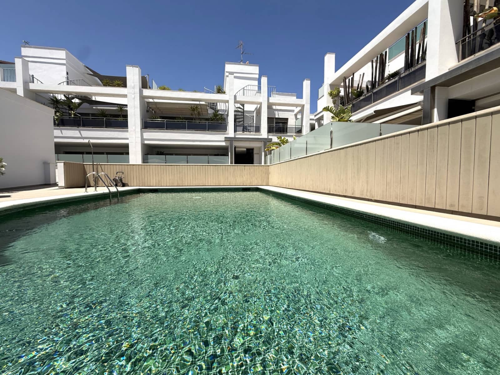 2 chambre Appartement à vendre à Talamanca avec piscine garage - 998 500 € (Ref: 9912235)