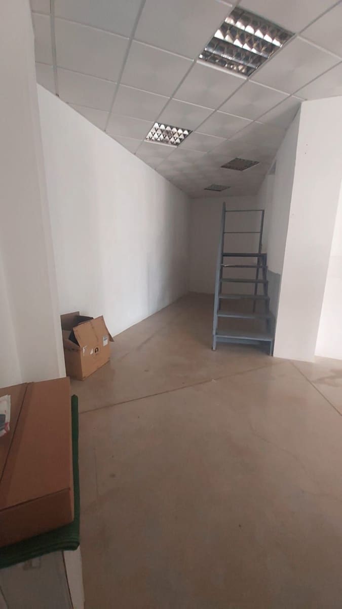 Commercieel te koop in La Nucia - € 138.000 (Ref: 10048686)