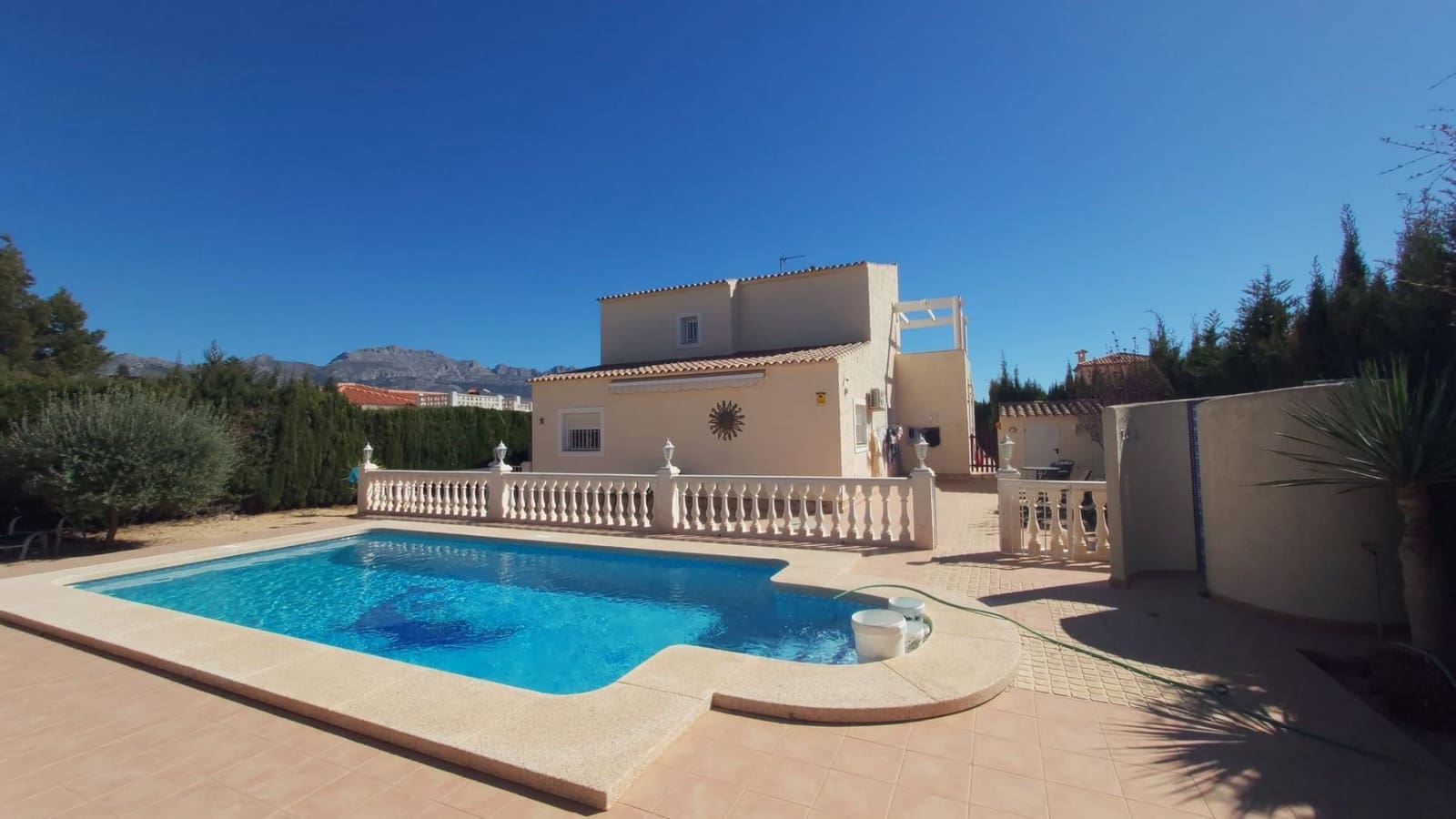 3 soveværelse Villa til salg i La Nucia med swimmingpool garage - € 540.000 (Ref: 10173133)