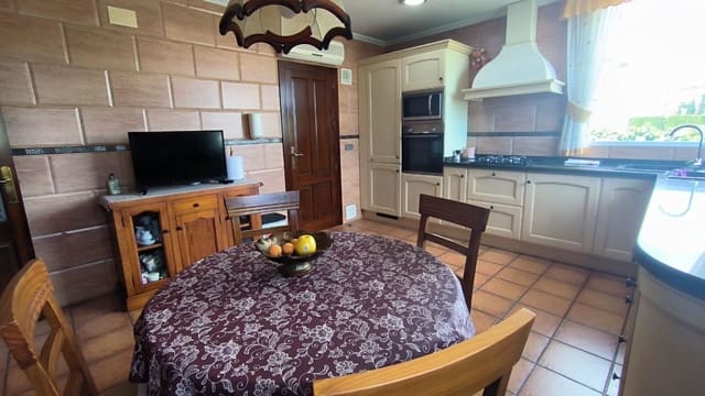 Chalet de 7 habitaciones en Alfaz del Pi / L'Alfàs del Pi en venta con piscina garaje - 830.000 € (Ref: 3559897)