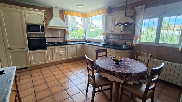 Chalet de 7 habitaciones en Alfaz del Pi / L'Alfàs del Pi en venta con piscina garaje - 830.000 € (Ref: 3559897)