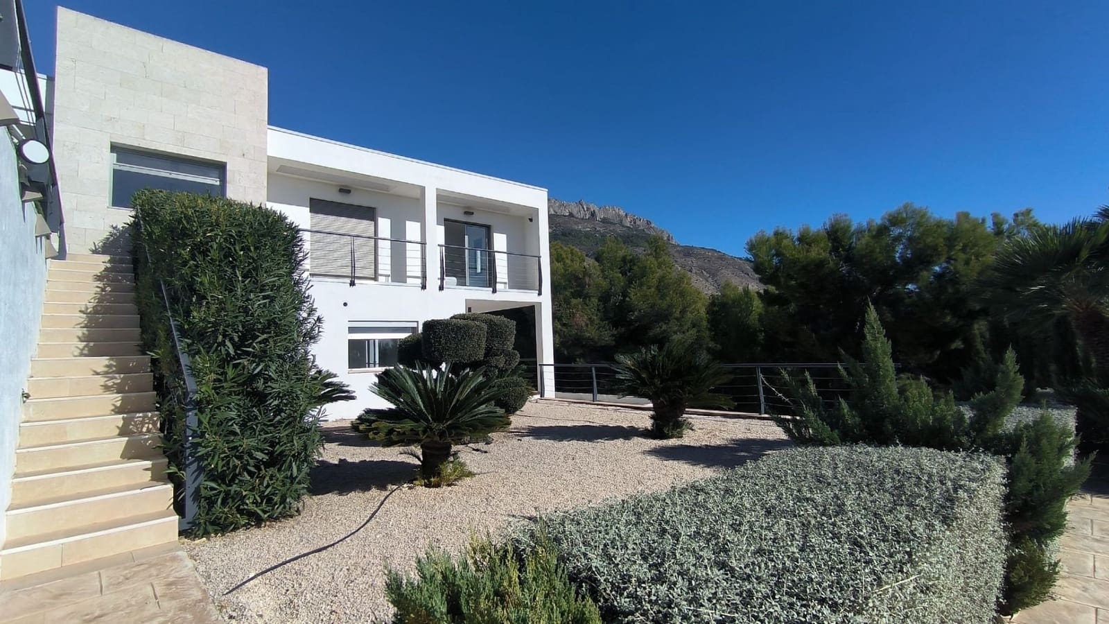 5 bedroom Villa for sale in Altea with pool garage - € 1,100,000 (Ref: 7957188)