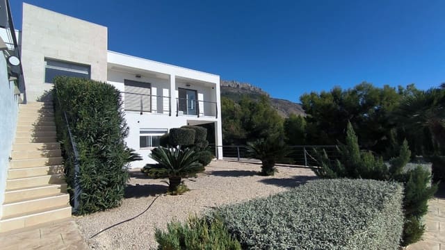 5 bedroom Villa for sale in Altea with pool garage - € 1,100,000 (Ref: 7957188)