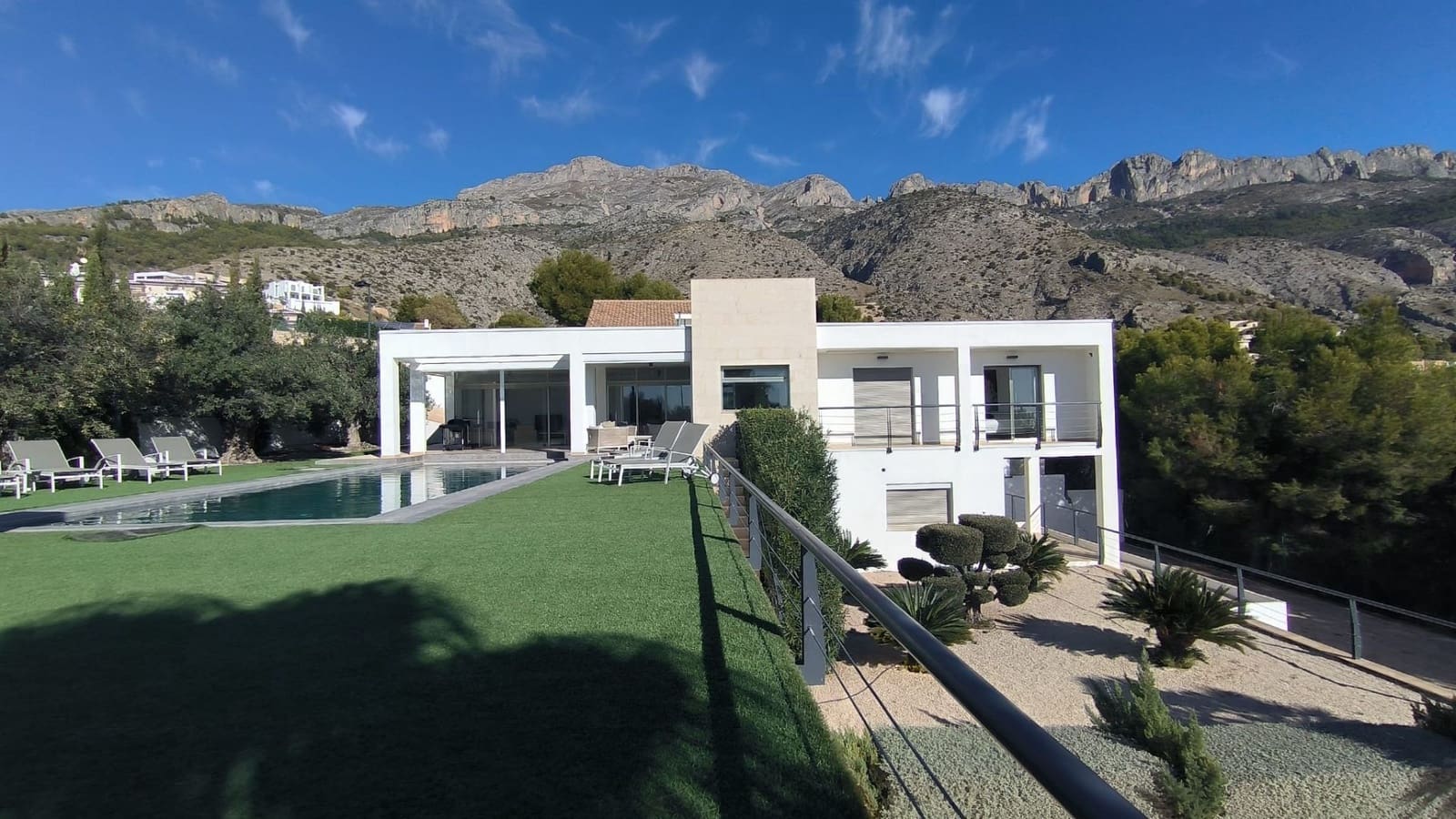 5 bedroom Villa for sale in Altea with pool garage - € 1,100,000 (Ref: 7957188)