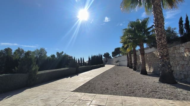 5 bedroom Villa for sale in Altea with pool garage - € 1,100,000 (Ref: 7957188)