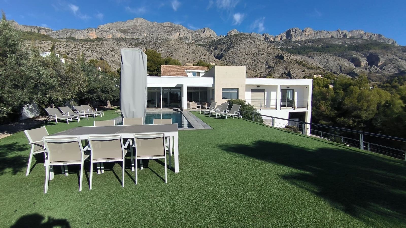5 bedroom Villa for sale in Altea with pool garage - € 1,100,000 (Ref: 7957188)