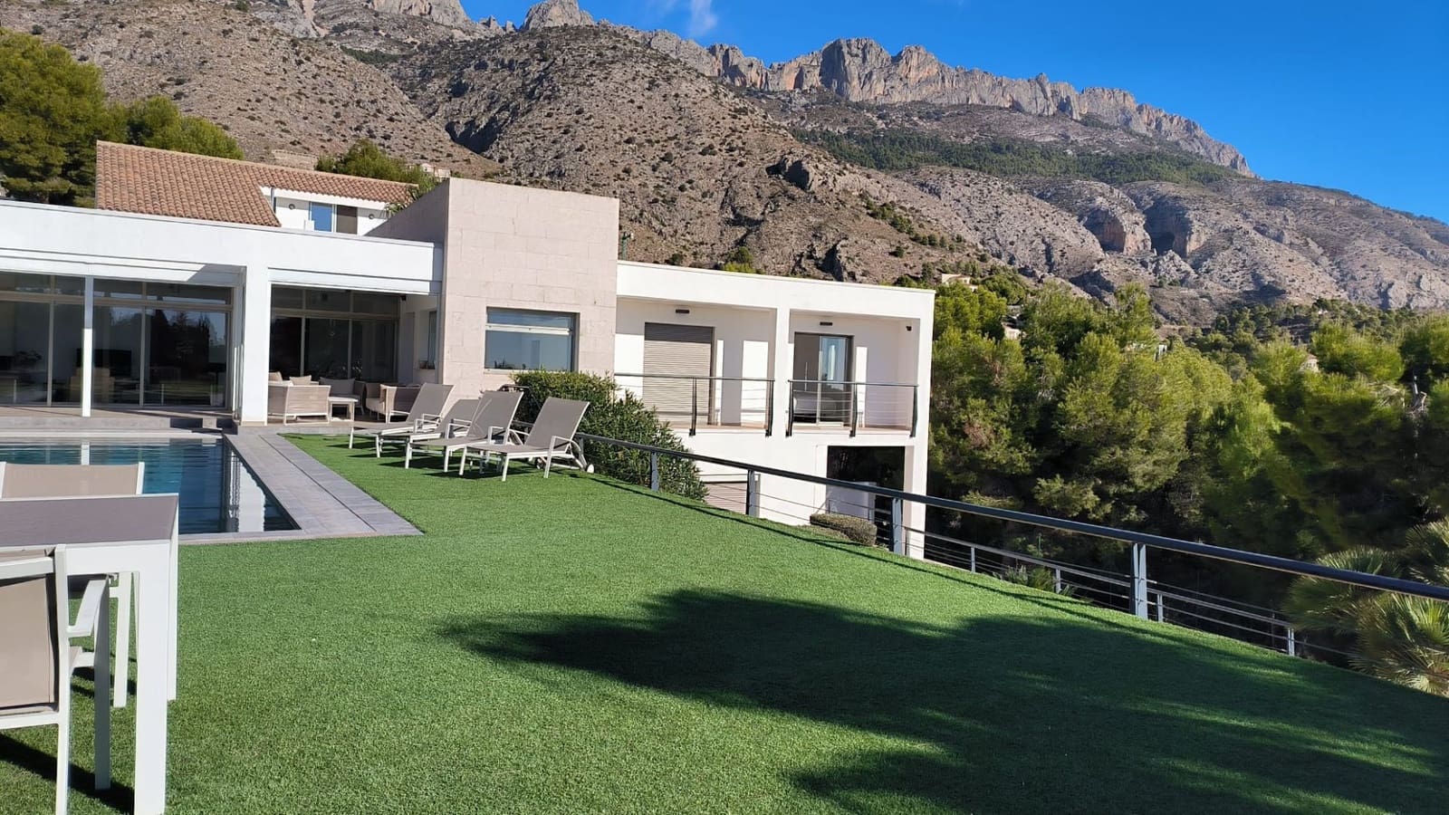 5 bedroom Villa for sale in Altea with pool garage - € 1,100,000 (Ref: 7957188)