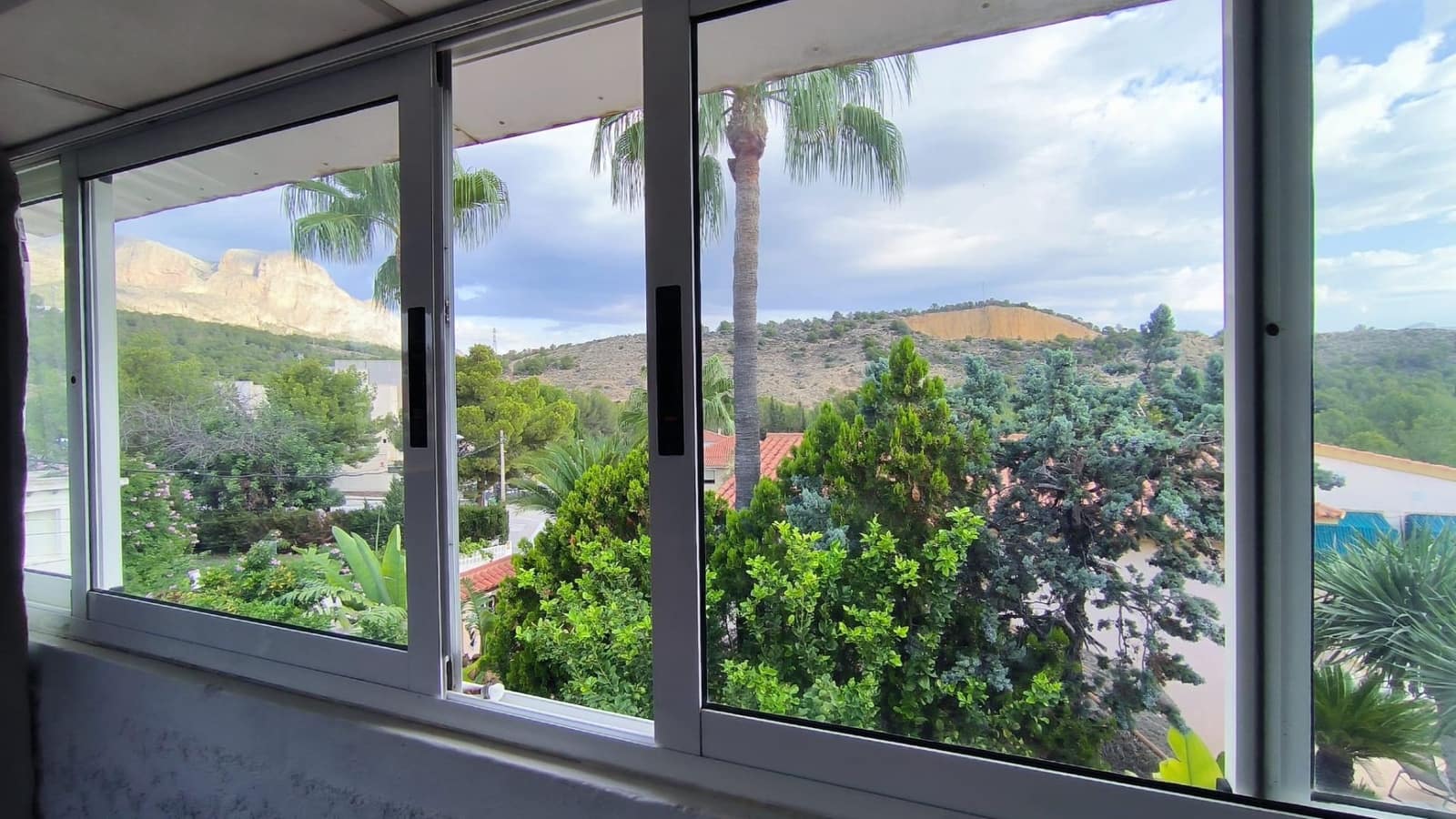 4 bedroom Villa for sale in La Nucia with pool garage - € 349,000 (Ref: 8546698)