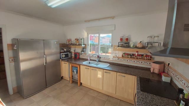 Chalet de 4 habitaciones en La Nucia en venta con piscina garaje - 349.000 € (Ref: 8546698)