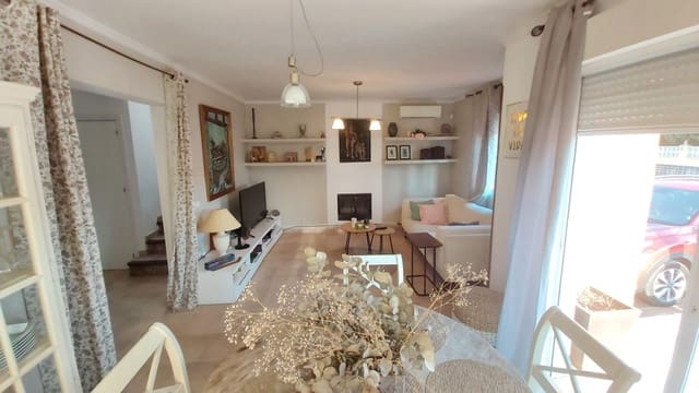 Chalet de 4 habitaciones en La Nucia en venta con piscina garaje - 349.000 € (Ref: 8546698)