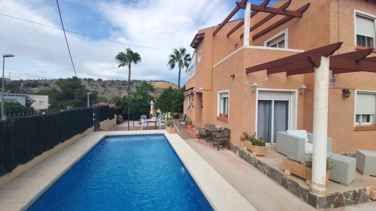 4 bedroom Villa for sale in La Nucia with pool garage - € 349,000 (Ref: 8546698)