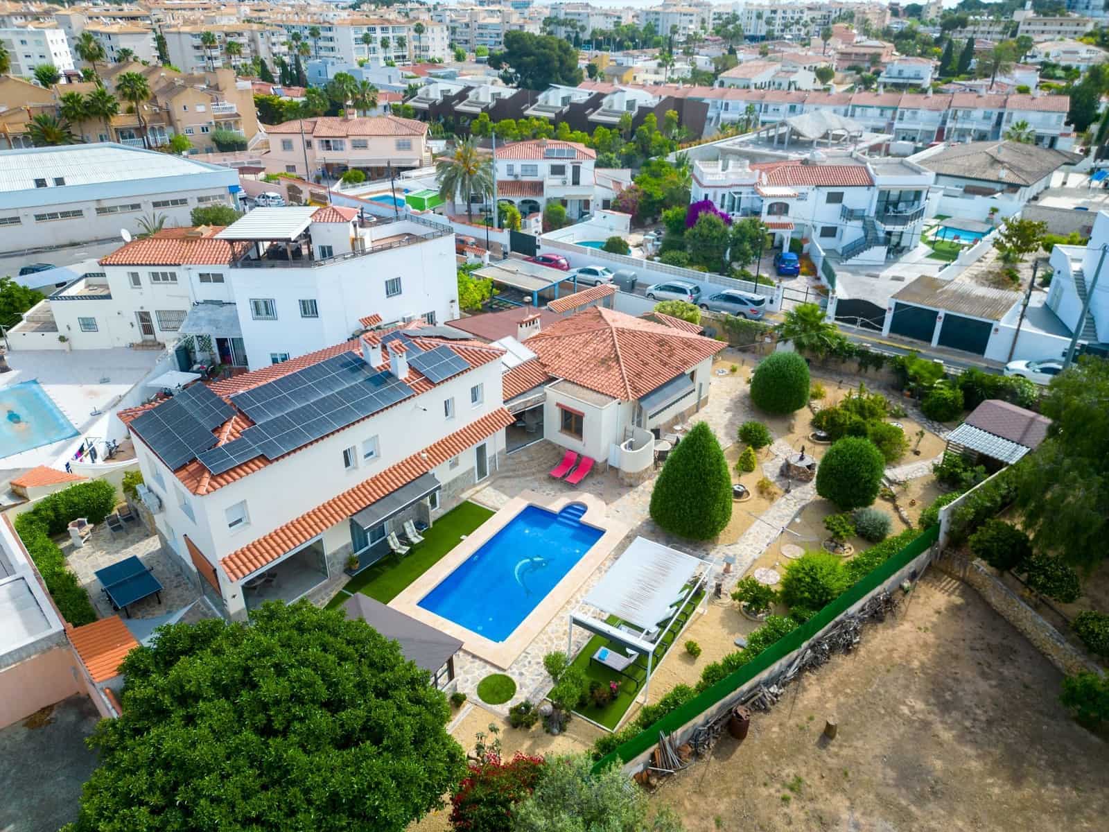 6 bedroom Villa for sale in Albir with pool garage - € 1,100,000 (Ref: 9019772)