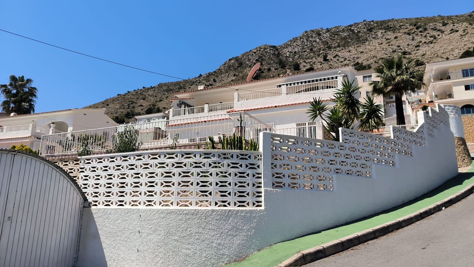 3 bedroom Villa for sale in Callosa d'En Sarria with pool garage - € 359,000 (Ref: 9022843)