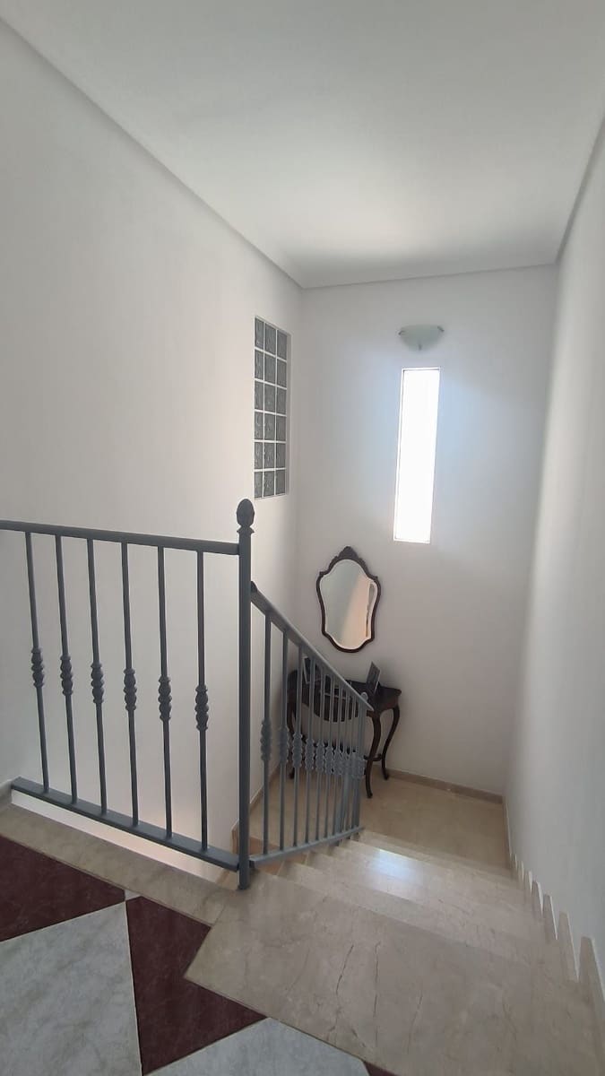 4 bedroom Villa for sale in Alfaz del Pi / L'Alfas del Pi - € 360,000 (Ref: 9097852)