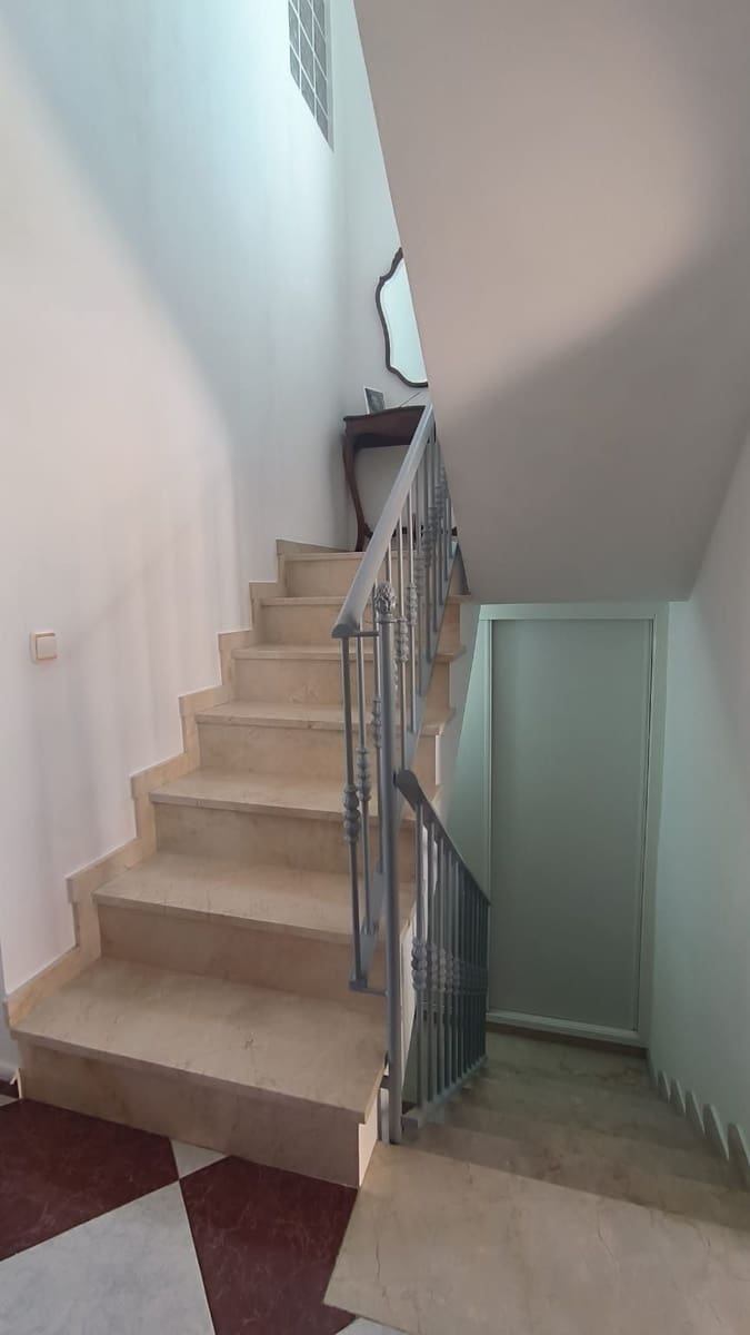 4 bedroom Villa for sale in Alfaz del Pi / L'Alfas del Pi - € 360,000 (Ref: 9097852)