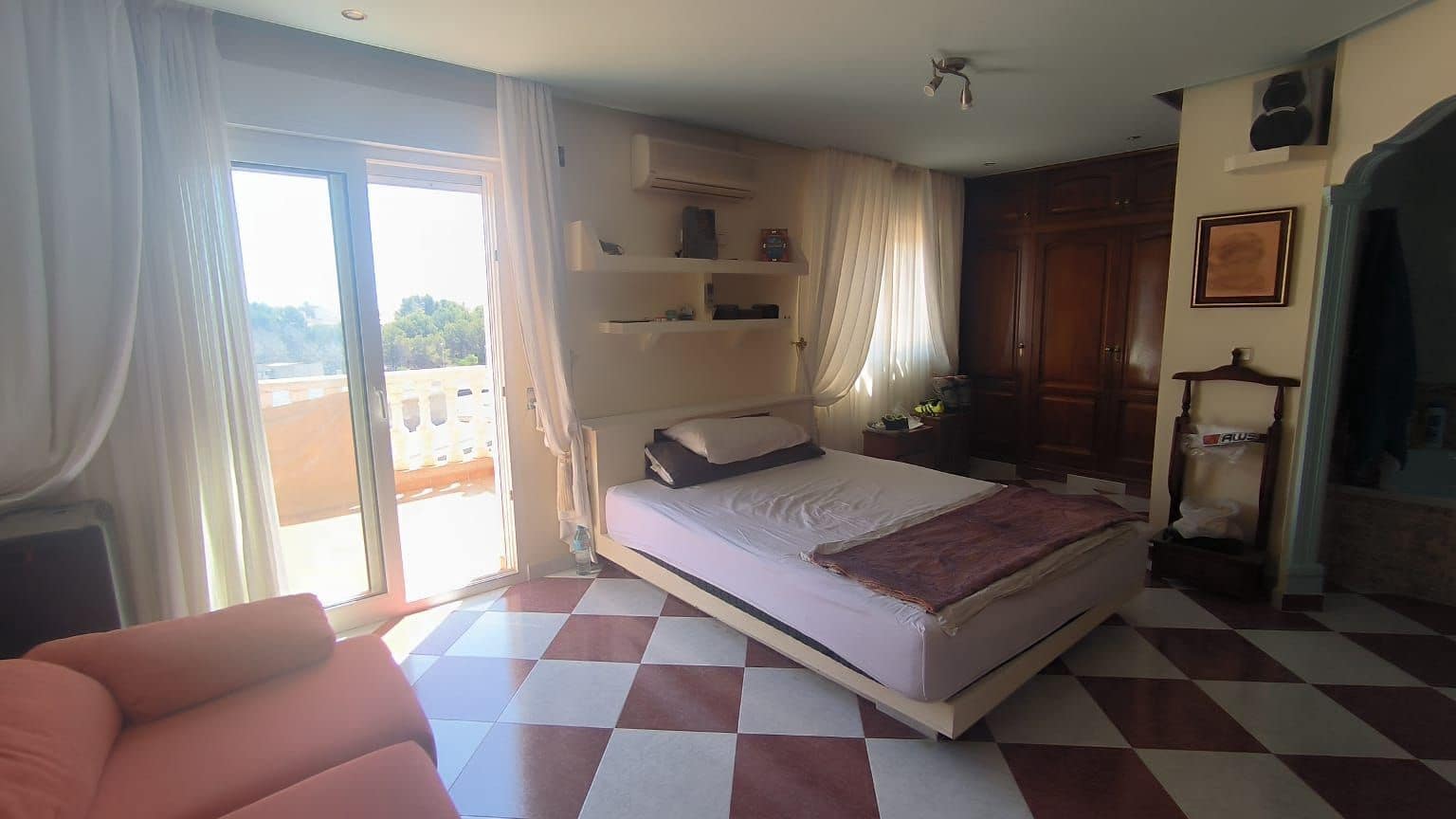 4 bedroom Villa for sale in Alfaz del Pi / L'Alfas del Pi - € 360,000 (Ref: 9097852)