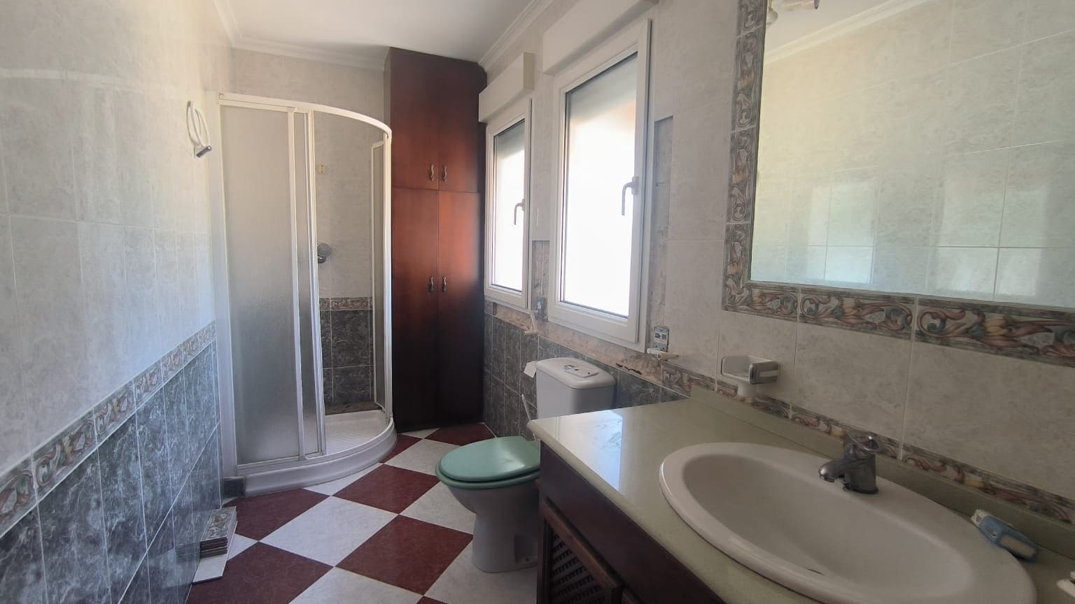 4 bedroom Villa for sale in Alfaz del Pi / L'Alfas del Pi - € 360,000 (Ref: 9097852)