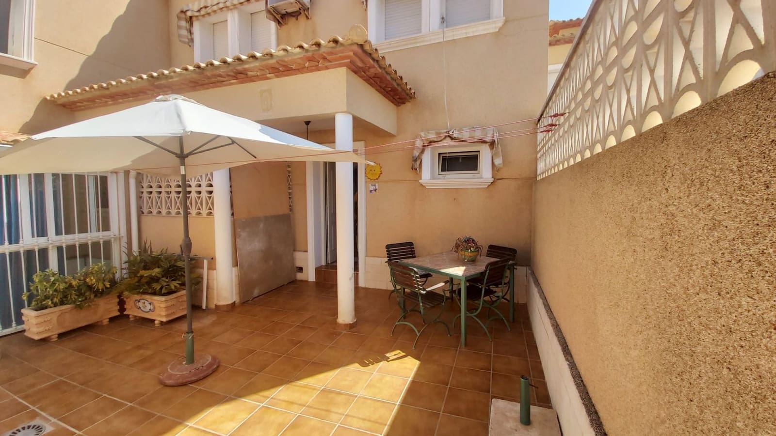 4 bedroom Villa for sale in Alfaz del Pi / L'Alfas del Pi - € 360,000 (Ref: 9097852)