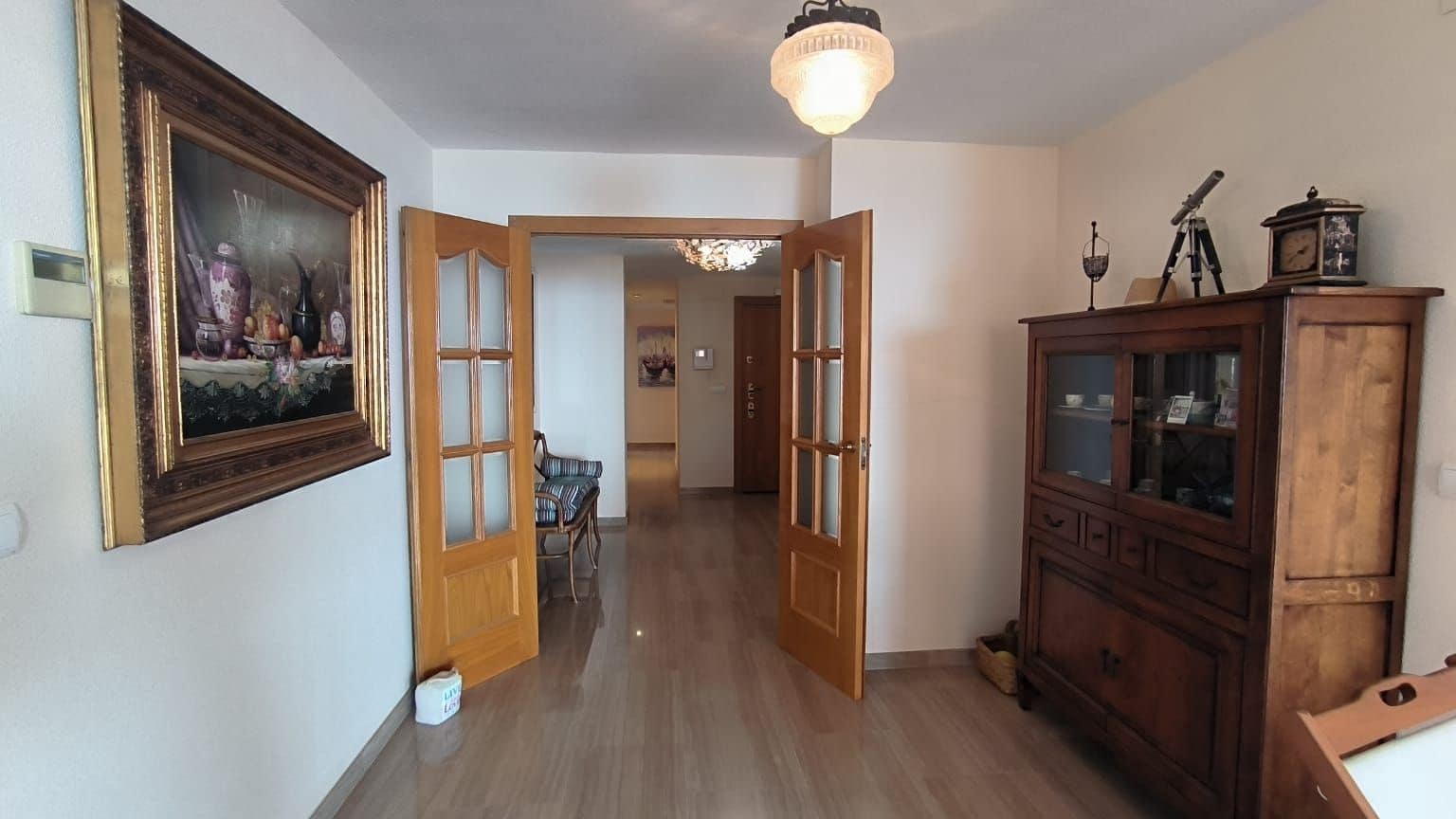 Apartamento de 3 habitaciones en Benidorm en venta con piscina garaje - 995.000 € (Ref: 9165476)