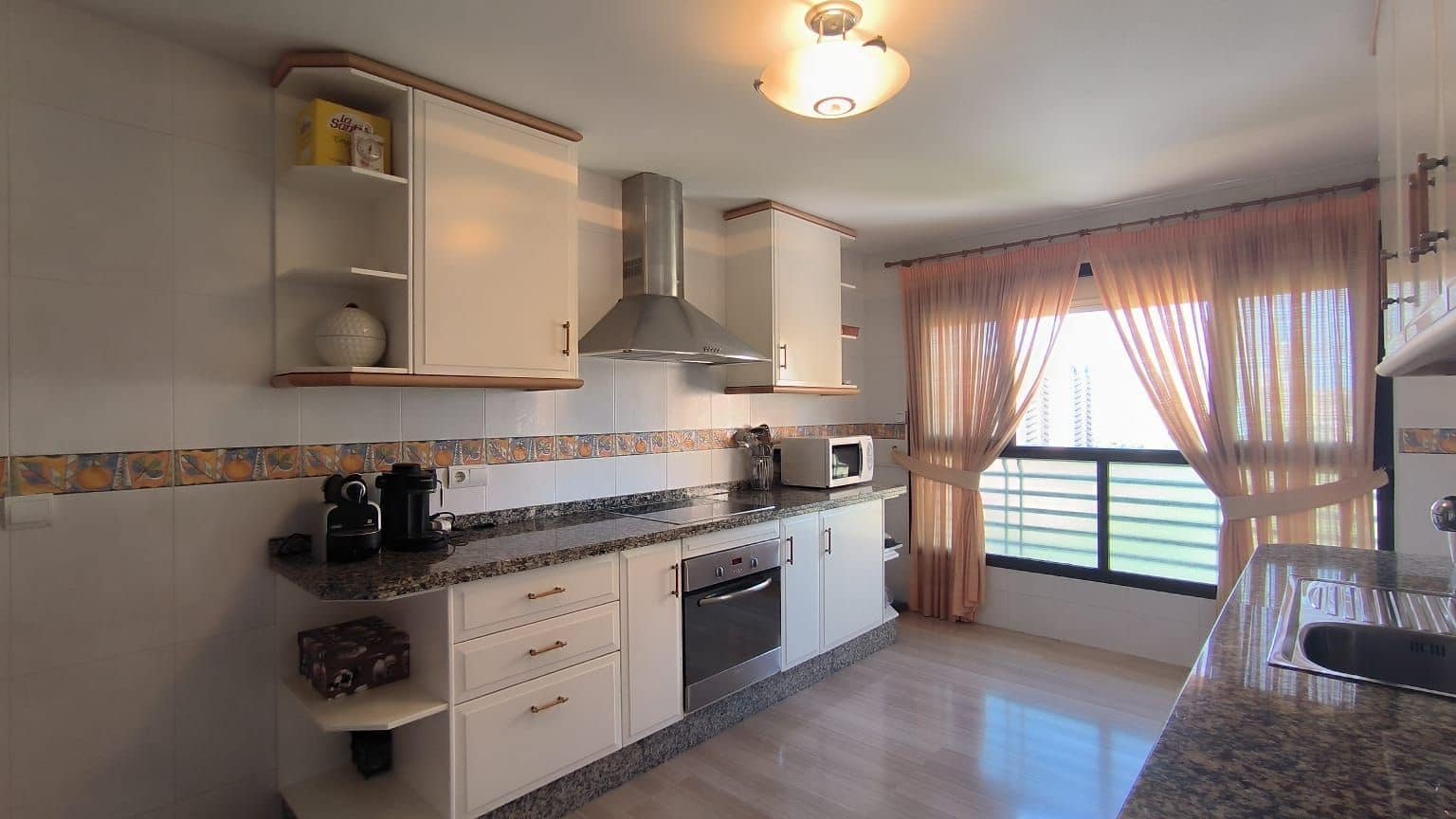 Apartamento de 3 habitaciones en Benidorm en venta con piscina garaje - 995.000 € (Ref: 9165476)