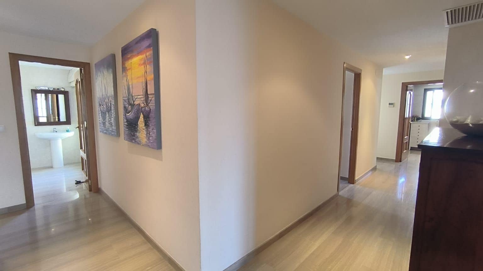 Apartamento de 3 habitaciones en Benidorm en venta con piscina garaje - 995.000 € (Ref: 9165476)